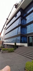 Temizliğini yaptığımız bir dış cephe camı