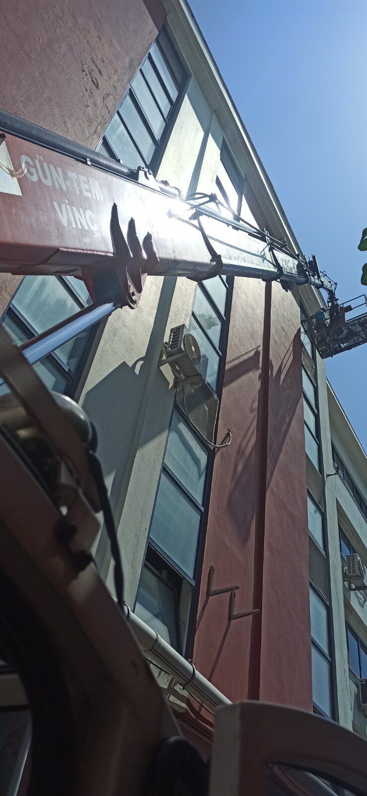 yuksek-binalarda-dis-cephe-temizligi