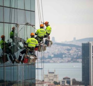 İple erişim tekniği ile Beşiktaş Akatlar dış cephe temizliği hizmetleri