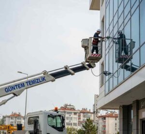 Vinçli ve sepetli platformlarla Beşiktaş Akatlar dış cephe temizliği hizmetleri