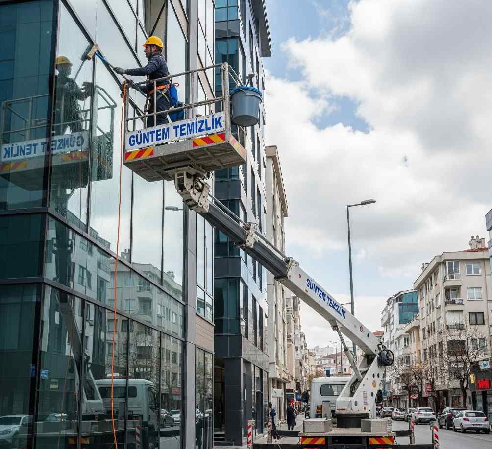 Güntem Temizlik'in sepetli vinçle Ümraniye dış cephe temizliği hizmeti