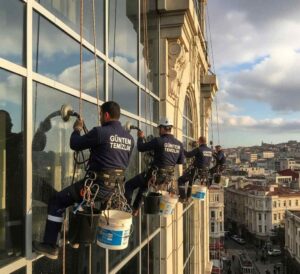 Profesyonel Beyoğlu dış cephe cam temizliği hizmetleri