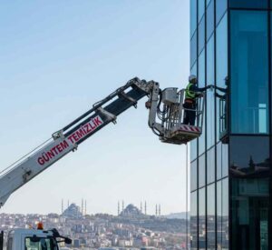Sepetli vinç erişimi ile Acıbadem dış cephe temizliği hizmetleri