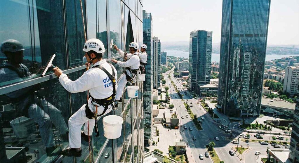 Profesyonel cam giydirme cephe temizliği çalışmaları: Güntem Temizlik