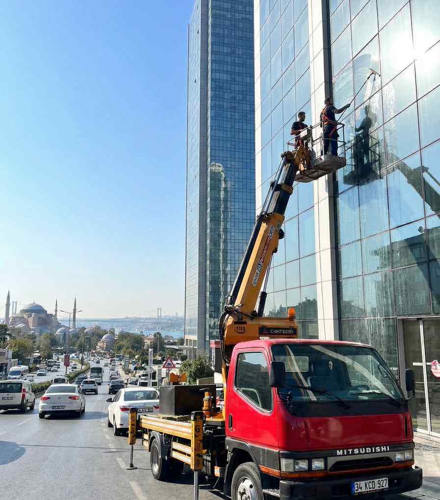 Profesyonel İncirli dış cephe cam temizliği hizmetleri: Güntem Temizlik Şirketi