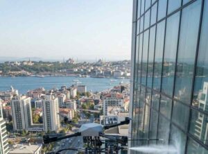 Teknolojik temizlik dronu ile dış cephe temizlik çalışmaları