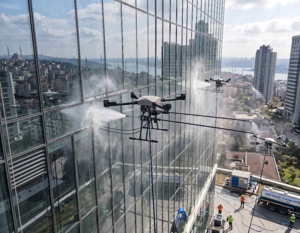Bahçelievler Soğanlı'da drone ile dış cephe yıkama çalışmaları
