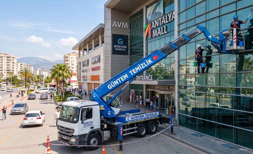 Antalya'da sepetli vinçle dış cephe temizliği